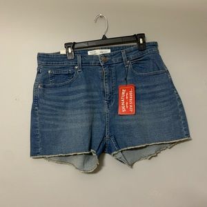 NWT Levi’s jean shorts